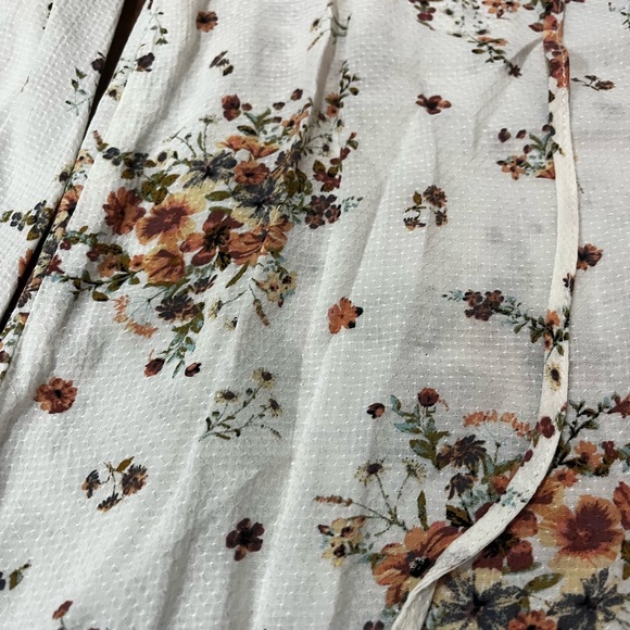 🪷Altar’d State Floral Long Sleeve Top - Picture 5 of 7